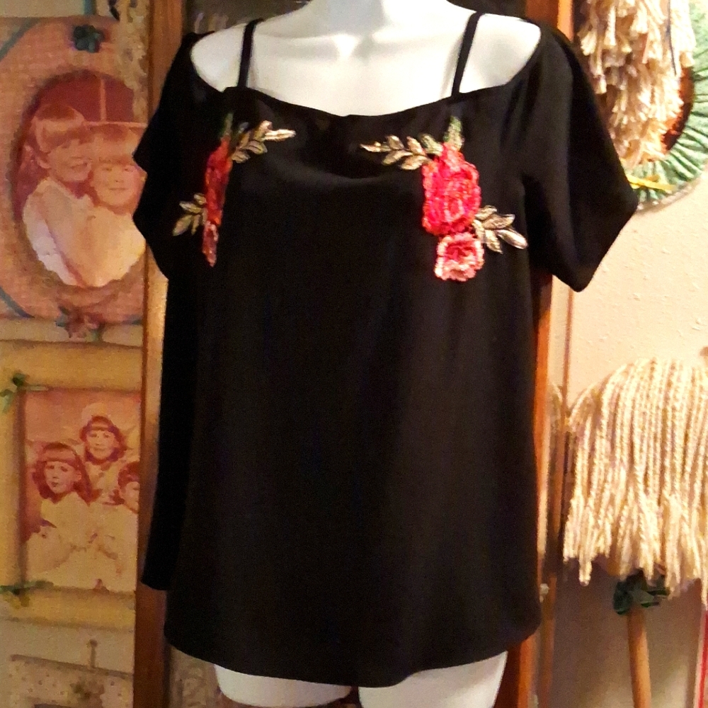 NWOT,Beautiful,Stretchy,Black,Off-Shoulder,Top/Pink & Red,Rose Embroidery ⚘️🌹💕